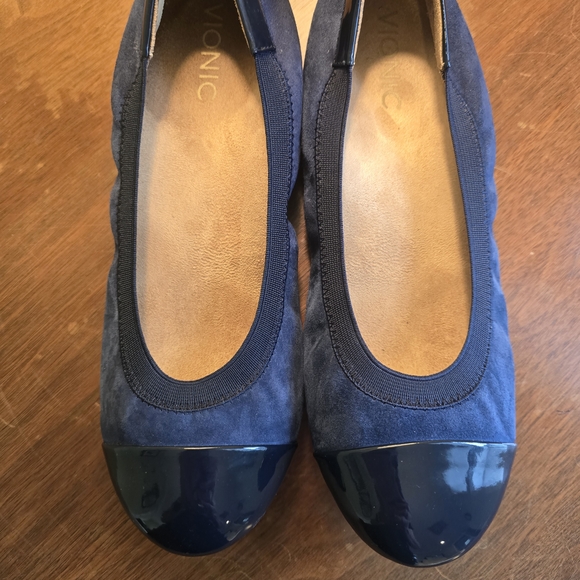 Vionic Tiegan Navy Blue, Cap Toe Flats - Picture 4 of 9